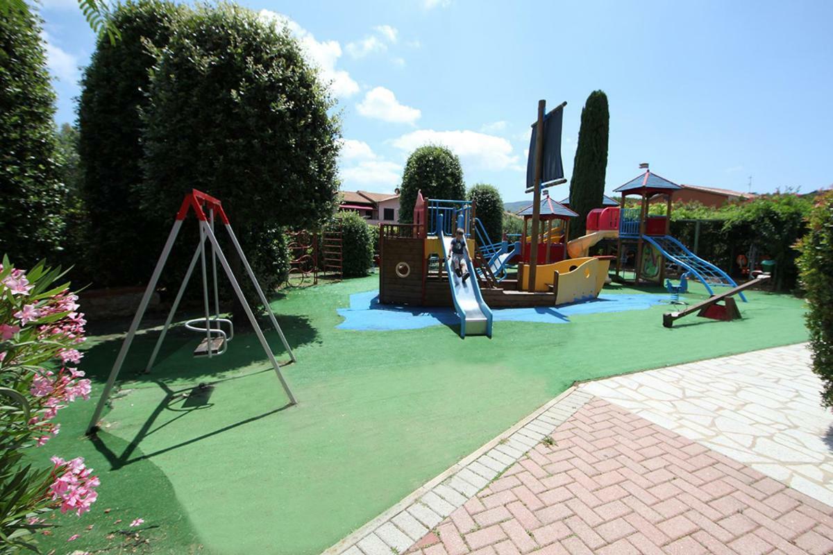 Elba Vip Aparthotel Porto Azzurro Luaran gambar