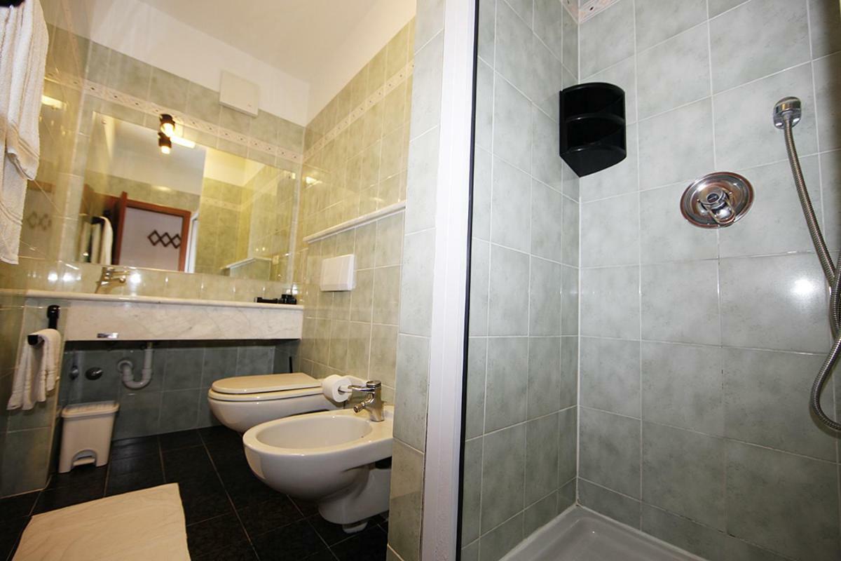 Elba Vip Aparthotel Porto Azzurro Luaran gambar
